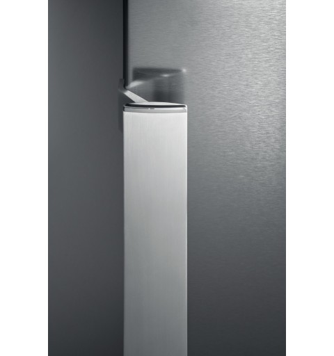 Whirlpool WB70E 973 X fridge-freezer Freestanding 462 L D Stainless steel