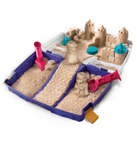 Kinetic Sand - ARENA MÁGICA - MALETÍN DE ACTIVIDADES - 907g de Arena y Caja de Arena Plegable - Kit Manualidades Niños -