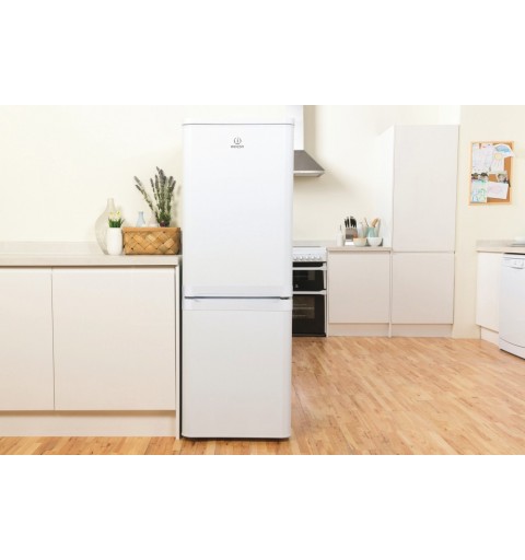 Indesit NCAA 55 réfrigérateur-congélateur Autoportante 228 L F Blanc