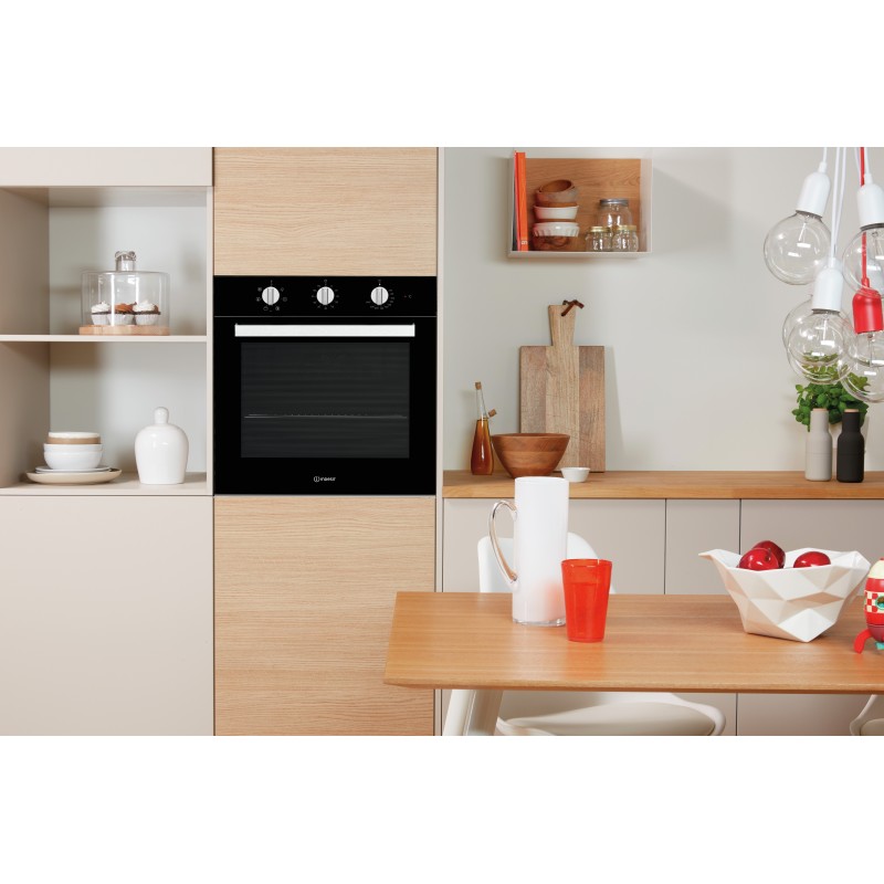 Indesit IFW 6530 BL oven 66 L A Black