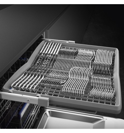 Smeg LSP382CX dishwasher Undercounter 13 place settings C