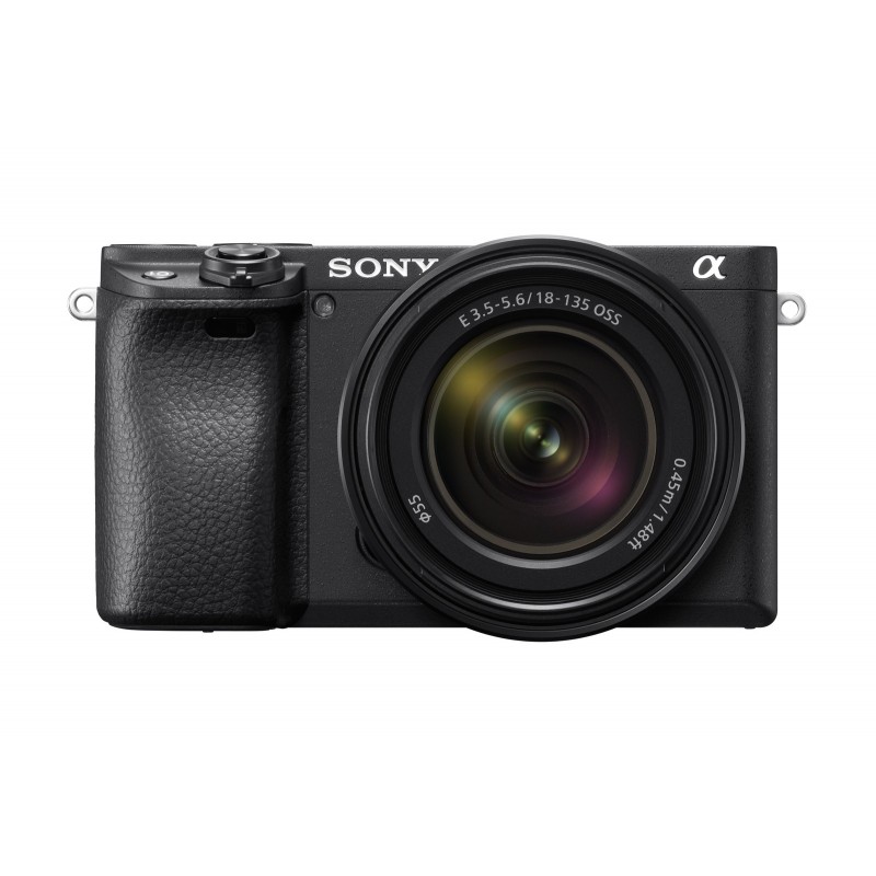 Sony α Alpha 6400 con obiettivo 18-135mm, mirrorless APS-C con Real-Time Eye AF