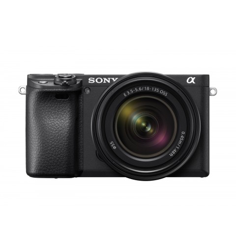 Sony α Alpha 6400 con obiettivo 18-135mm, mirrorless APS-C con Real-Time Eye AF