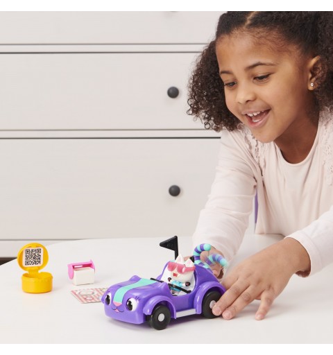 Gabby's Dollhouse , Carlita-Spielzeugauto mit Pandy Paws-Sammelfigur, 2 Zubehörteilen und 1 Überraschungsbox, geeignet für