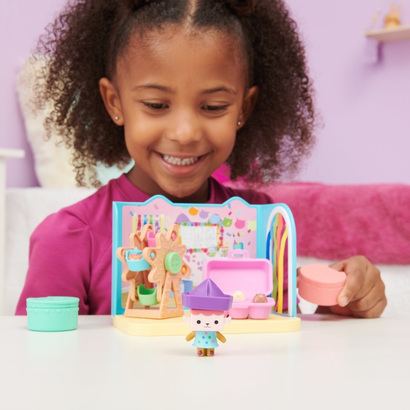 Gabby's Dollhouse , Stanza Baby Box Craft-a-riffic con il personaggio gatto Baby Scatola, accessori, mobili e scatole con