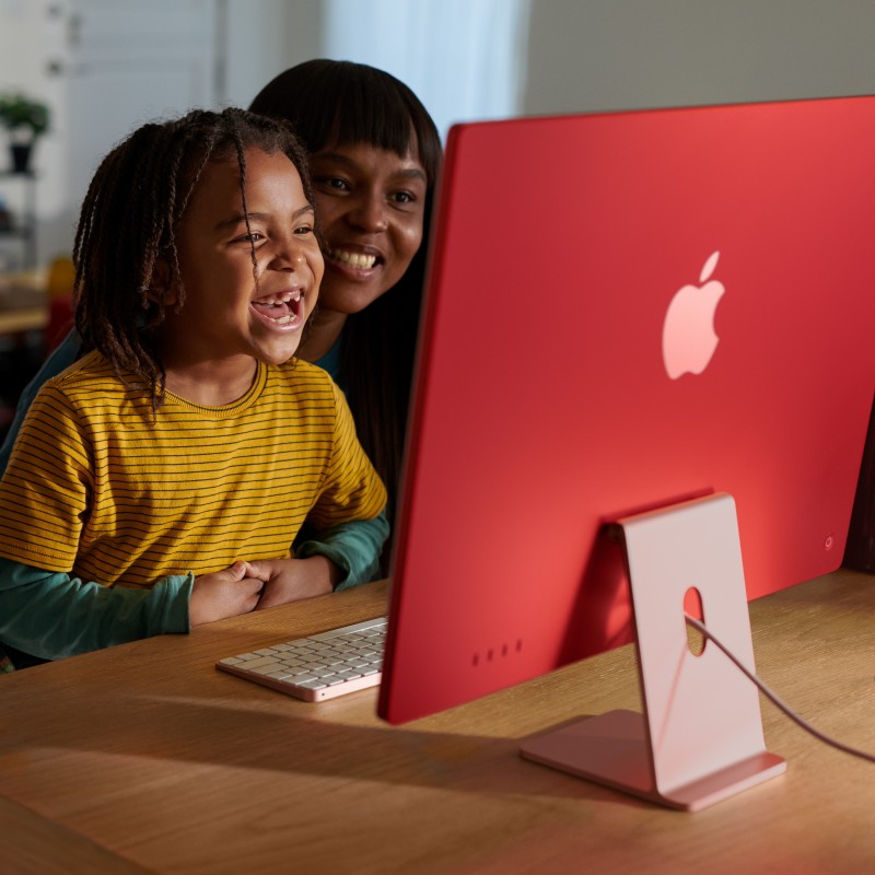 Apple iMac Apple M 59,7 cm (23.5") 4480 x 2520 Pixeles 8 GB 256 GB SSD PC todo en uno macOS Sonoma Wi-Fi 6E (802.11ax) Plata