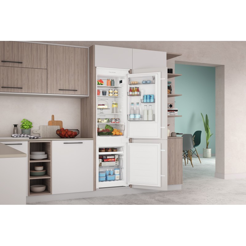 Indesit INC18 T112 Built-in 250 L E White