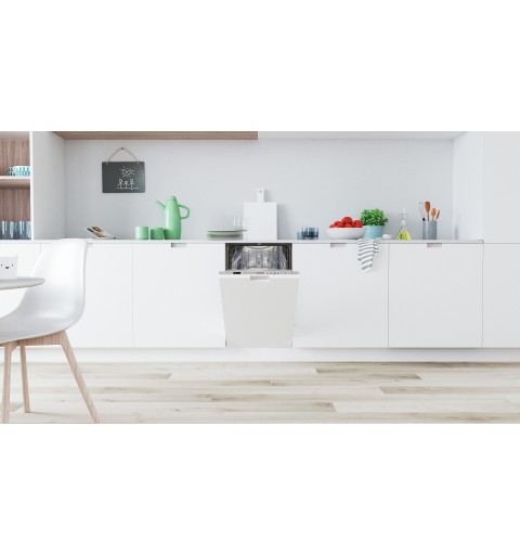 Indesit DSIO 3M24 C S Entièrement intégré 10 couverts E