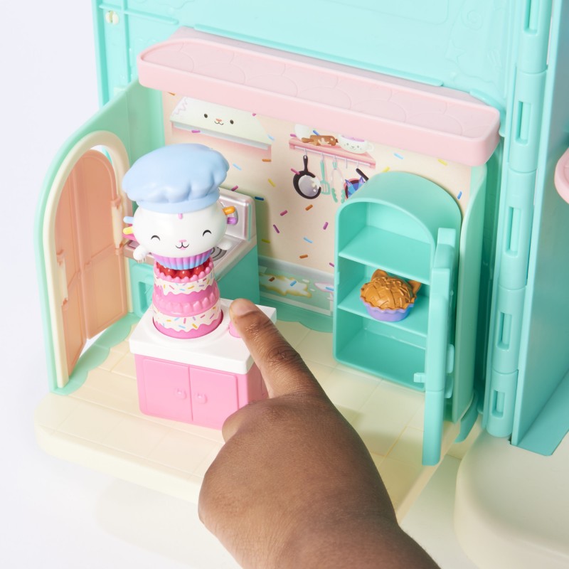 Gabby's Dollhouse Gabby et la Maison Magique - - Playset De Luxe La Cuisine De Petit Chou - 1 Figurine + Accessoires - Ajoute