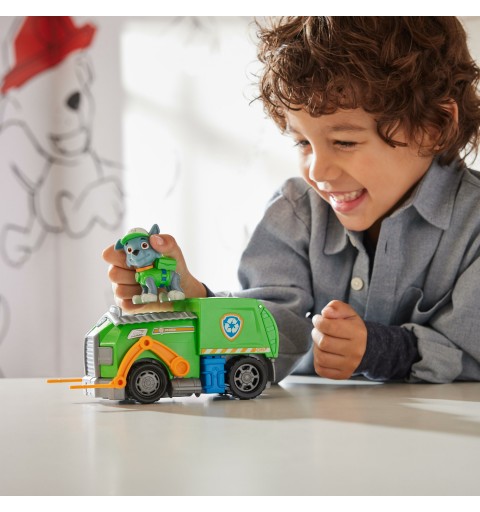 PAW Patrol , Recycle Truck de Rocky, camión de juguete con figura de acción coleccionable, juguetes respetuosos con el medio