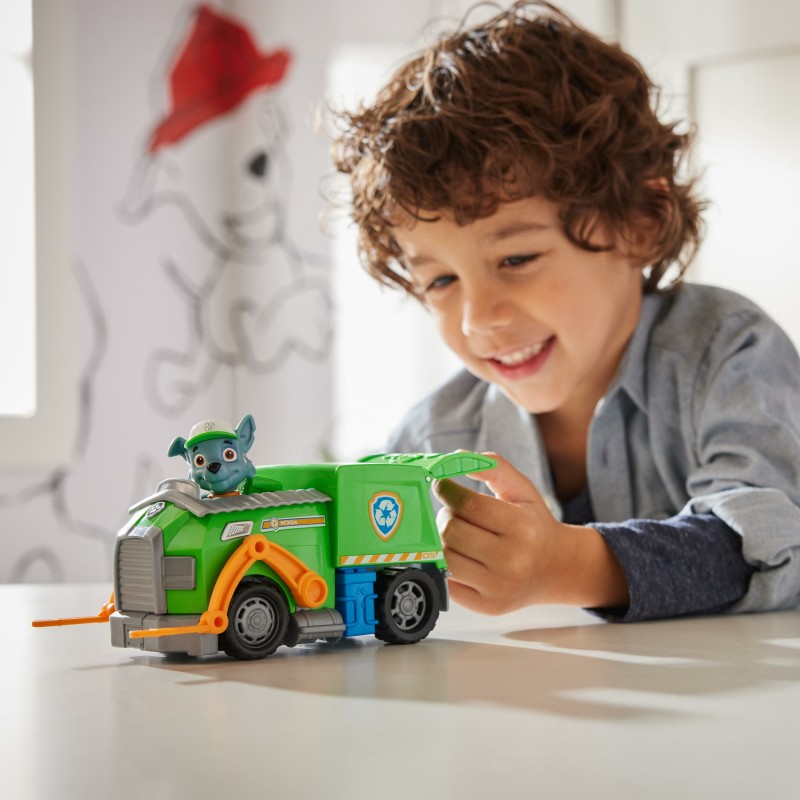 PAW Patrol , Recycle Truck de Rocky, camión de juguete con figura de acción coleccionable, juguetes respetuosos con el medio