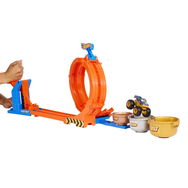 Hot Wheels Monster Trucks LOOP-AND-FLIP TROPHY CHALLENGE Playset