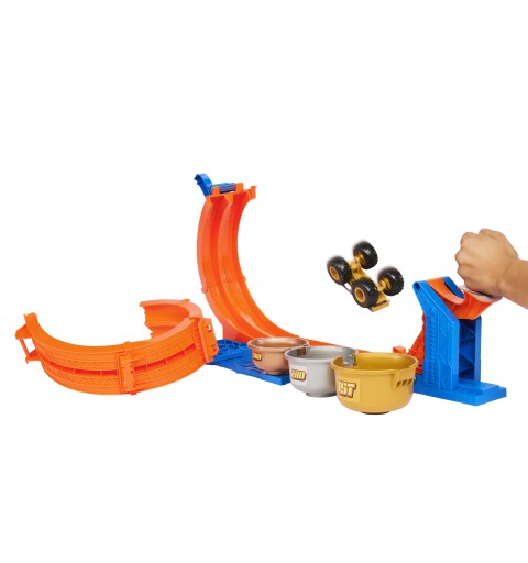 Hot Wheels Monster Trucks LOOP-AND-FLIP TROPHY CHALLENGE Playset